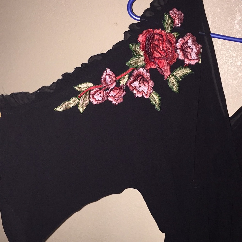 Beautiful blouse - Picture 2 of 4